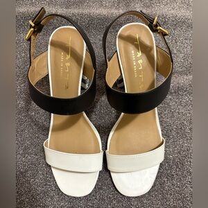 Tabita made in Brazil Black and White Sandals Size 9 Leather